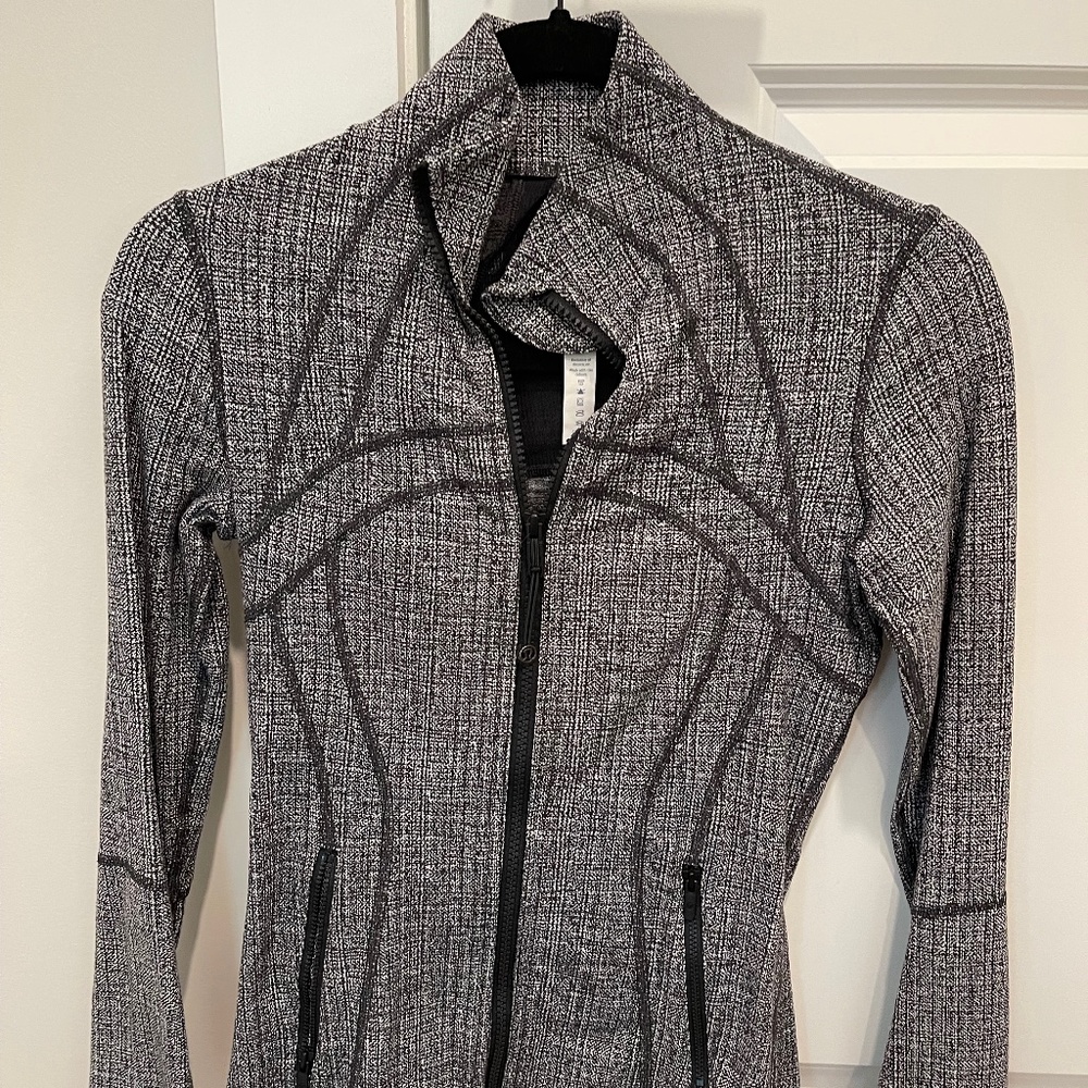LULULEMON, WORKOUT JACKET, GREY/BLACK, ZIPPER, SIZE 4